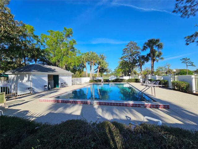 8200 FAIRWAYS CIRCLE B102, Ocala, FL 34472