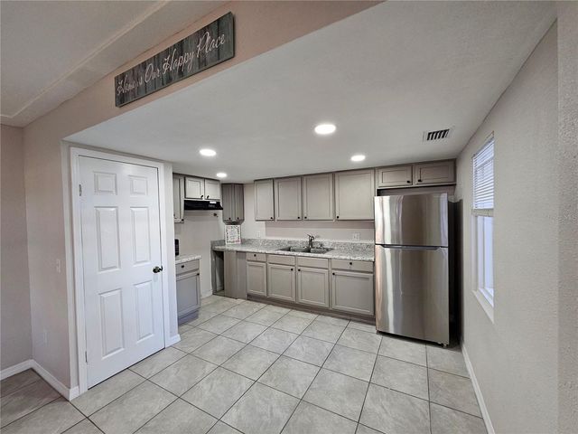 8200 FAIRWAYS CIRCLE B102, Ocala, FL 34472