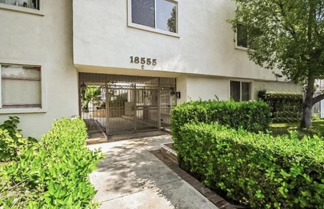 18555 Collins Street C8, Tarzana, CA 91356