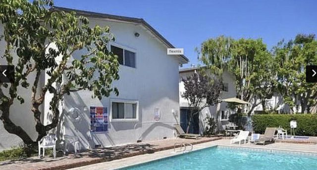 18555 Collins Street C8, Tarzana, CA 91356