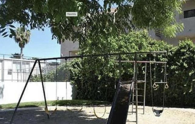 18555 Collins Street C8, Tarzana, CA 91356