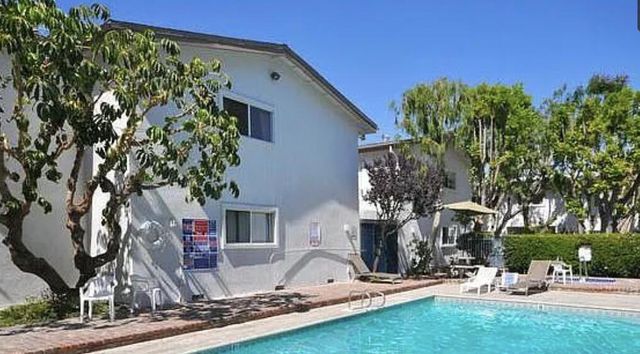 18555 Collins Street C8, Tarzana, CA 91356