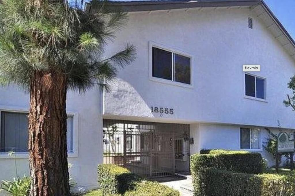 18555 Collins Street C8, Tarzana, CA 91356