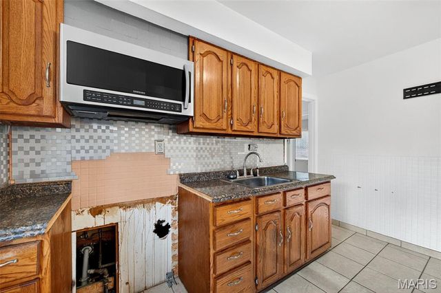 9406 Pattonwood Drive, St Louis, MO 63136