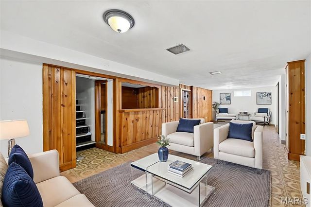 9406 Pattonwood Drive, St Louis, MO 63136