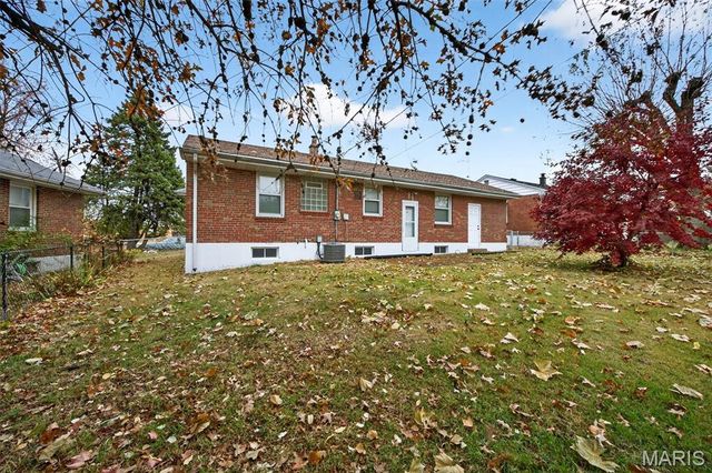 9406 Pattonwood Drive, St Louis, MO 63136