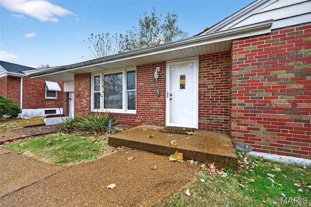 9406 Pattonwood Drive, St Louis, MO 63136