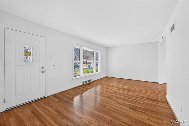 9406 Pattonwood Drive, St Louis, MO 63136