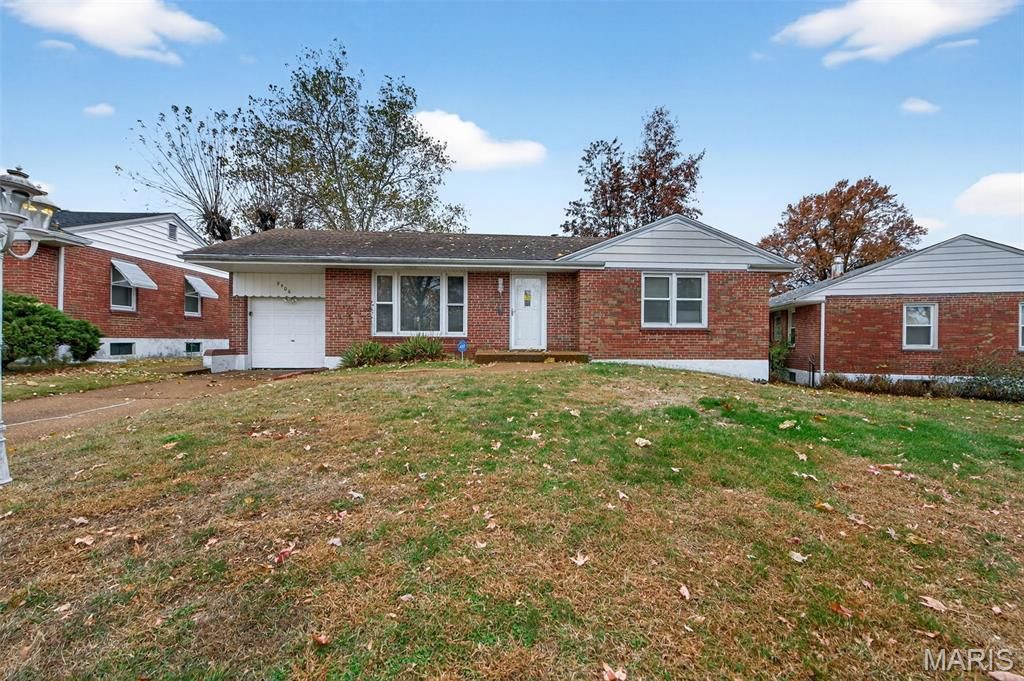 9406 Pattonwood Drive, St Louis, MO 63136