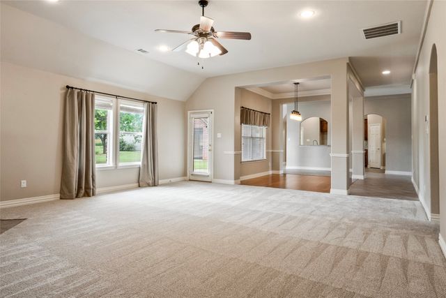 6713 Mustang Trail, Sanger, TX 76266