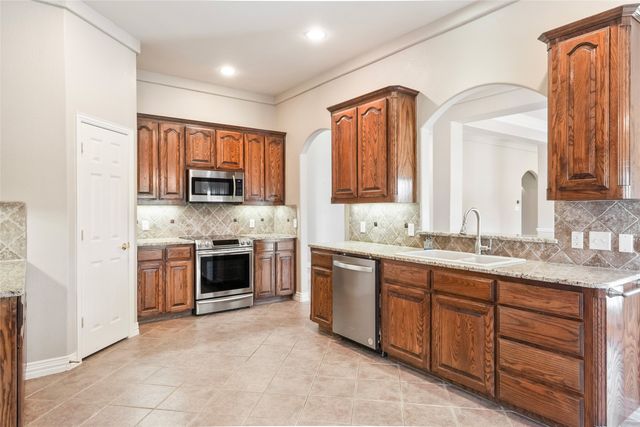 6713 Mustang Trail, Sanger, TX 76266