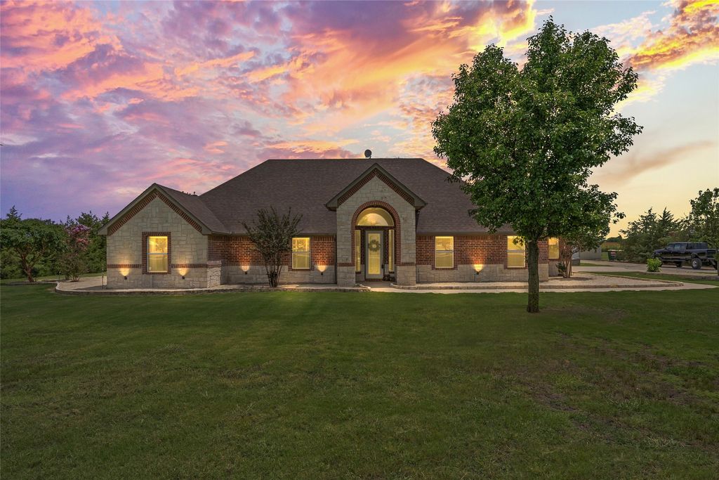 6713 Mustang Trail, Sanger, TX 76266