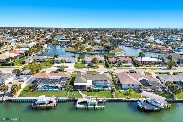 1160 Martinique CT, Marco Island, FL 34145