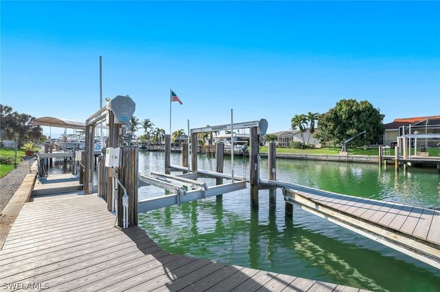 1160 Martinique CT, Marco Island, FL 34145