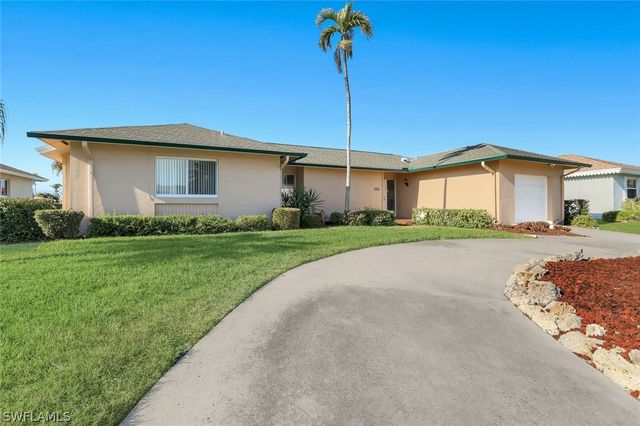 1160 Martinique CT, Marco Island, FL 34145