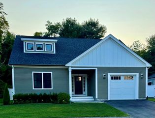4 Josiah Path Path, Falmouth, MA 02540