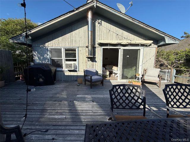 200 Surf, Cherry Grove, NY 11782