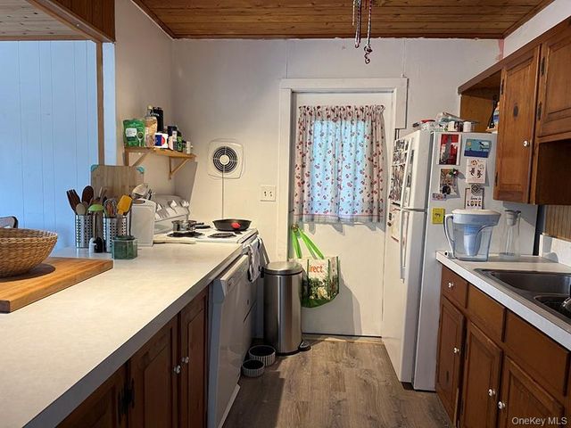 200 Surf, Cherry Grove, NY 11782