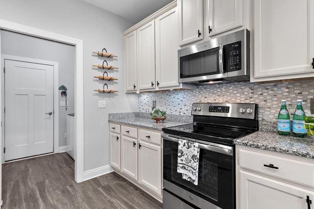 854 Whispering Creek Avenue, Freeport, FL 32439