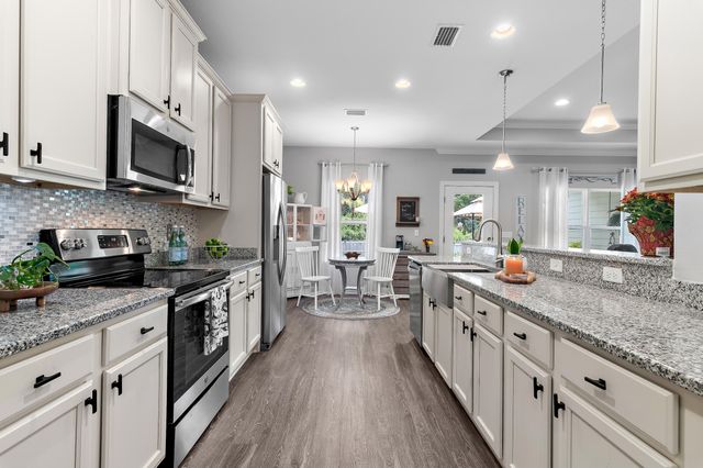 854 Whispering Creek Avenue, Freeport, FL 32439