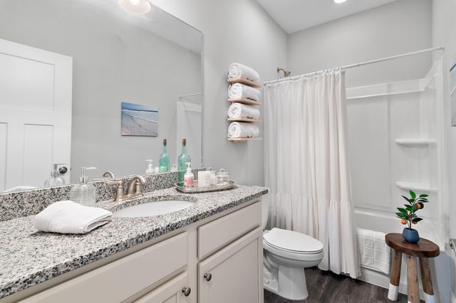 854 Whispering Creek Avenue, Freeport, FL 32439