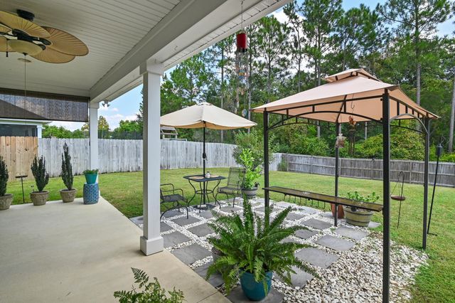 854 Whispering Creek Avenue, Freeport, FL 32439