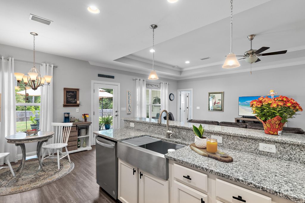 854 Whispering Creek Avenue, Freeport, FL 32439