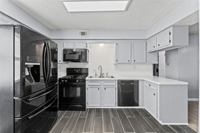 534 Shady Dale Drive, Stafford, TX 77477