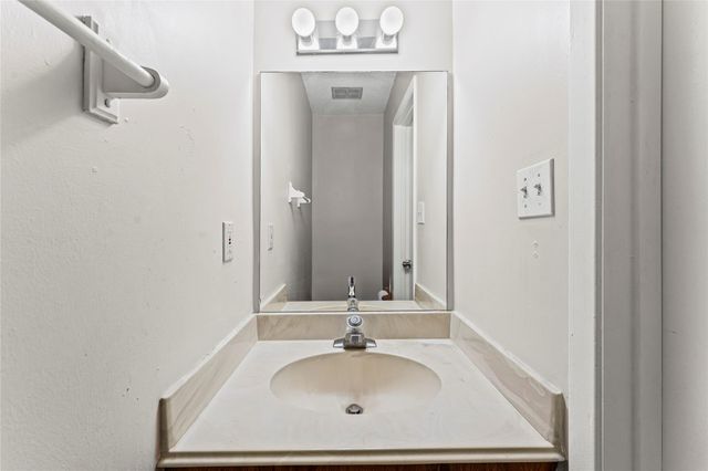 534 Shady Dale Drive, Stafford, TX 77477