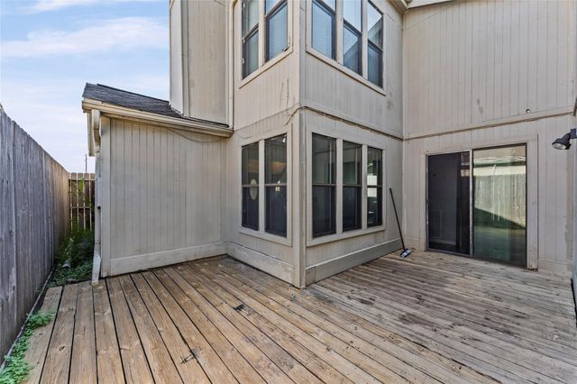 534 Shady Dale Drive, Stafford, TX 77477