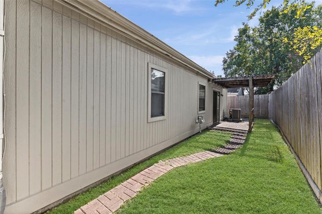 534 Shady Dale Drive, Stafford, TX 77477