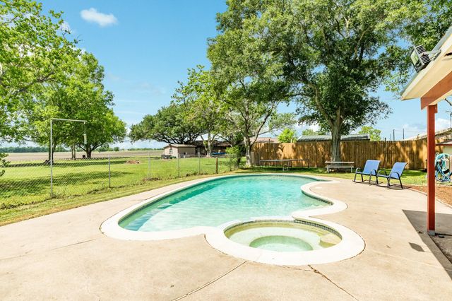 20108 Highway 36, Guy, TX 77444