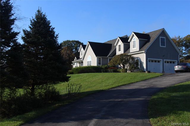 12 Neveles Pride Court, Pine Bush, NY 12566