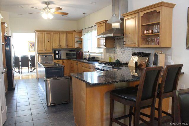12 Neveles Pride Court, Pine Bush, NY 12566