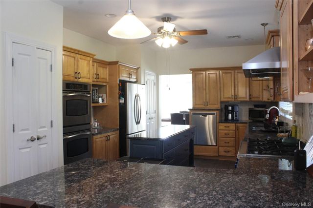 12 Neveles Pride Court, Pine Bush, NY 12566