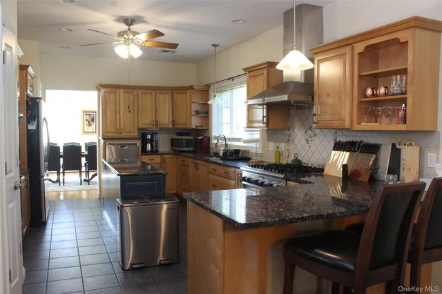 12 Neveles Pride Court, Pine Bush, NY 12566