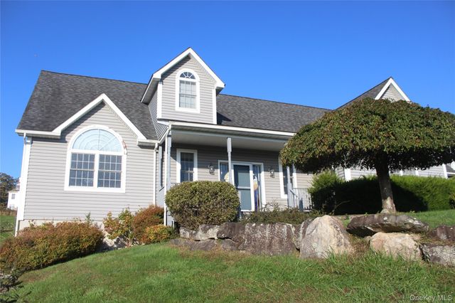 12 Neveles Pride Court, Pine Bush, NY 12566