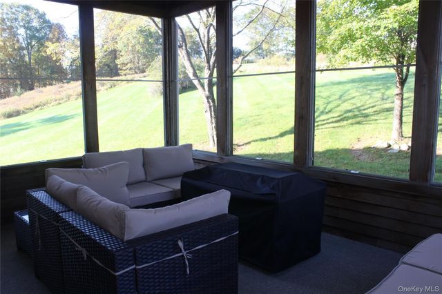 12 Neveles Pride Court, Pine Bush, NY 12566