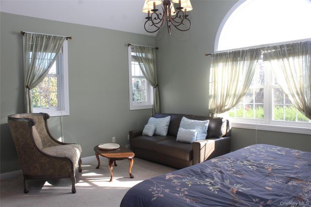 12 Neveles Pride Court, Pine Bush, NY 12566