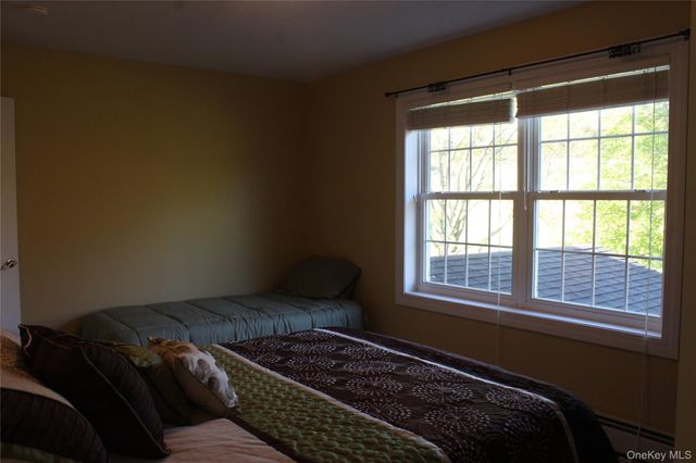 12 Neveles Pride Court, Pine Bush, NY 12566