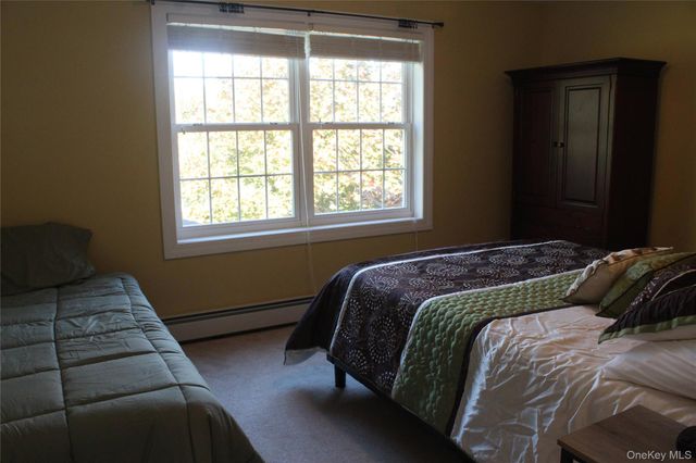 12 Neveles Pride Court, Pine Bush, NY 12566