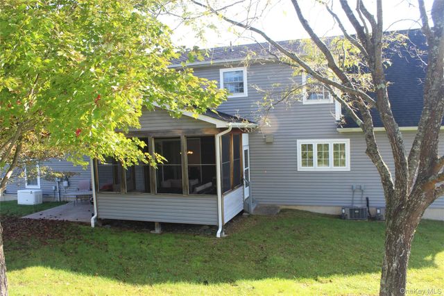 12 Neveles Pride Court, Pine Bush, NY 12566