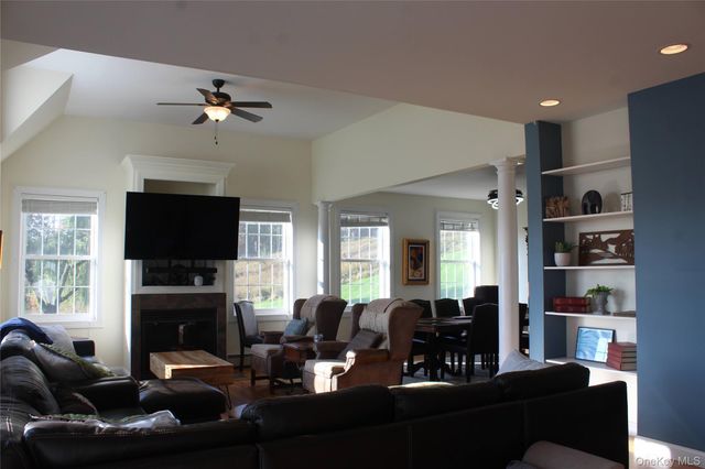 12 Neveles Pride Court, Pine Bush, NY 12566