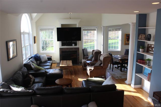 12 Neveles Pride Court, Pine Bush, NY 12566