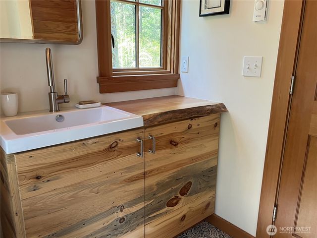 123 South Ridge Road, Decatur Island, WA 98221