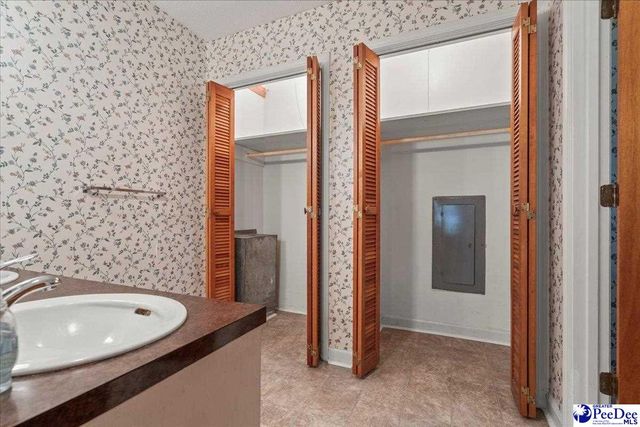 720 Harriet Dr., Florence, SC 29501