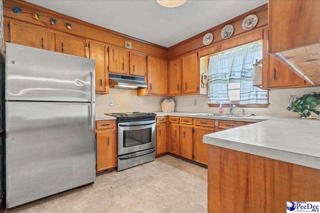 720 Harriet Dr., Florence, SC 29501