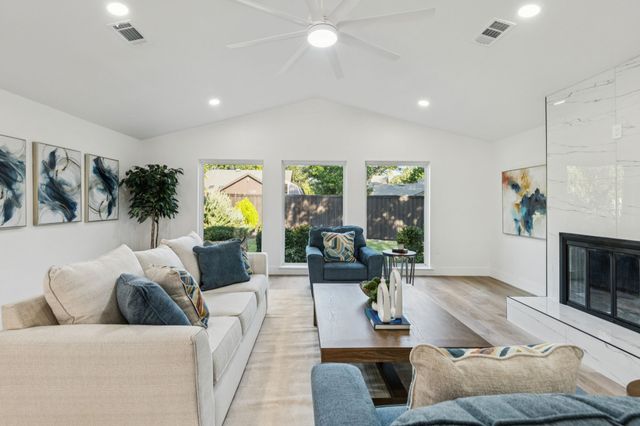 6005 Berry Trail Court, Dallas, TX 75248