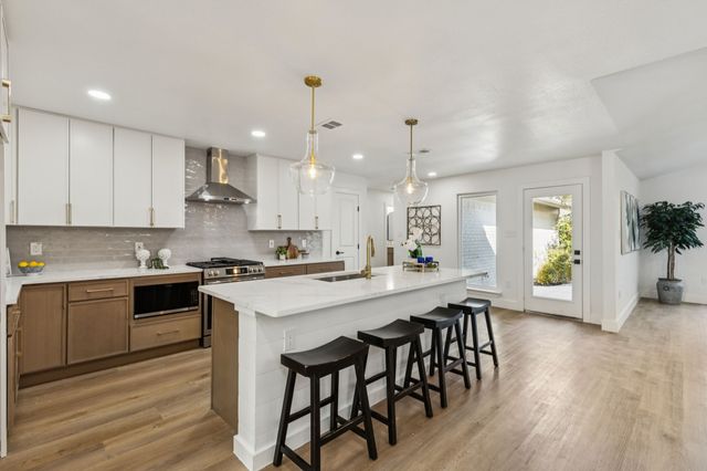 6005 Berry Trail Court, Dallas, TX 75248