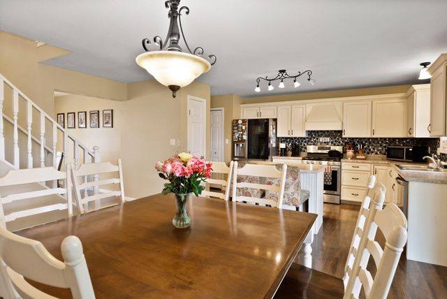 221 Trailcreek Drive, Chesterton, IN 46304